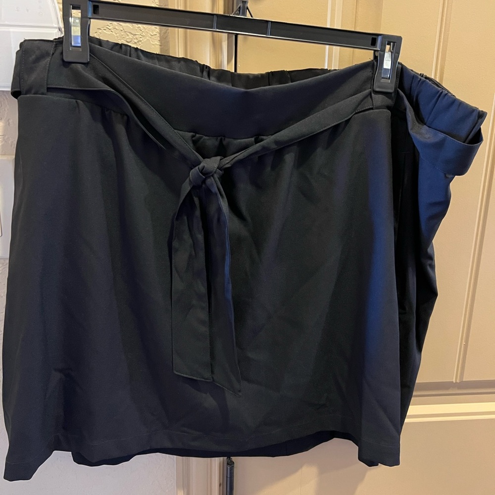 Black skort